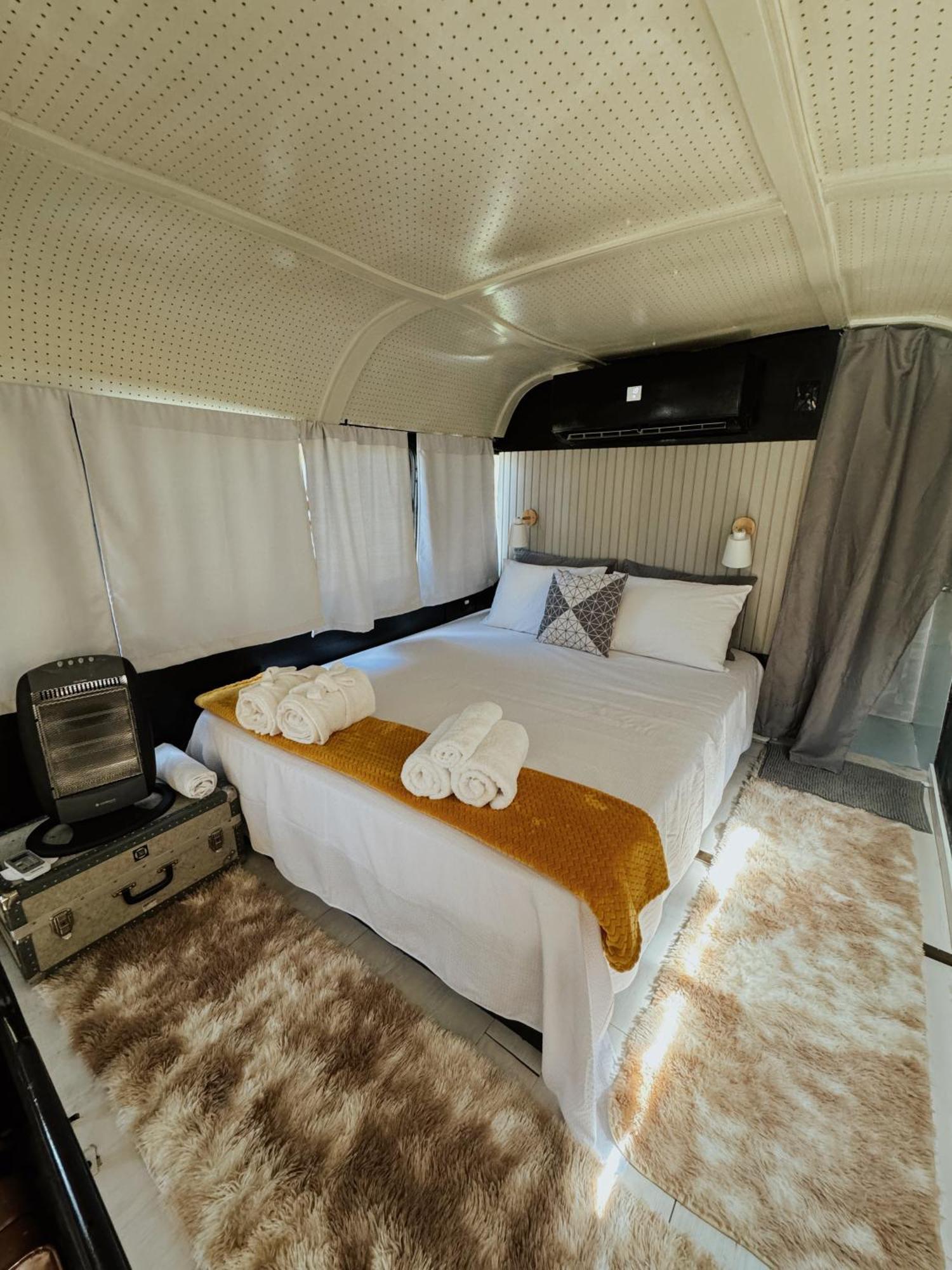 Campo de lujo Hosperdagem No Onibus Off White Em No Circuito Caravaggio *
