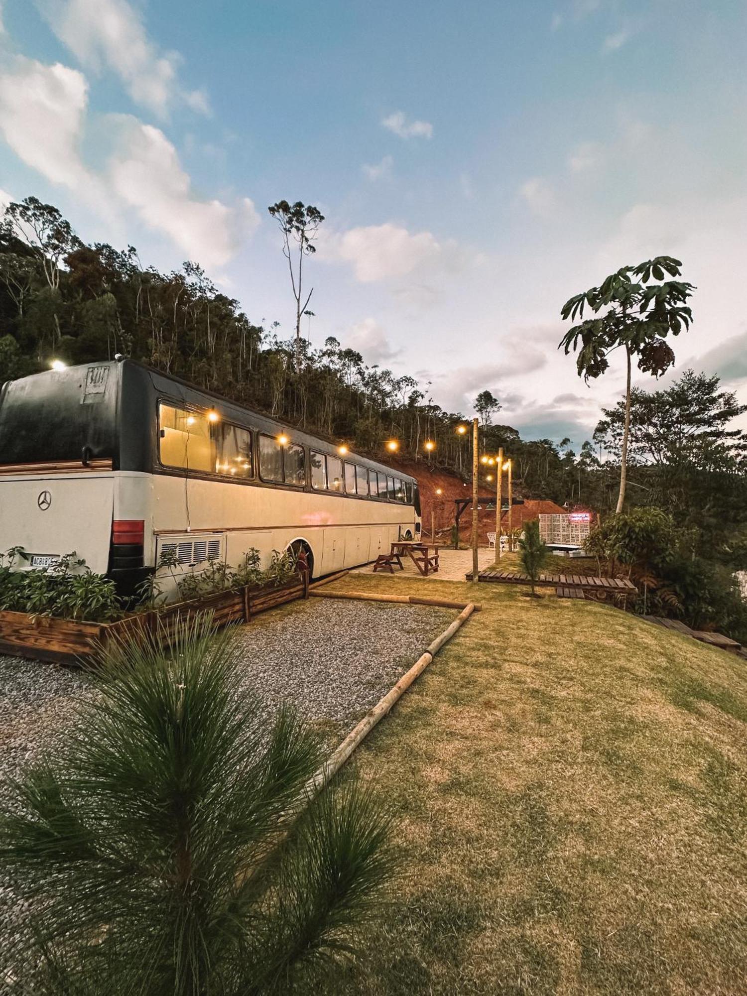 Campo de lujo Hosperdagem No Onibus Off White Em No Circuito Caravaggio
